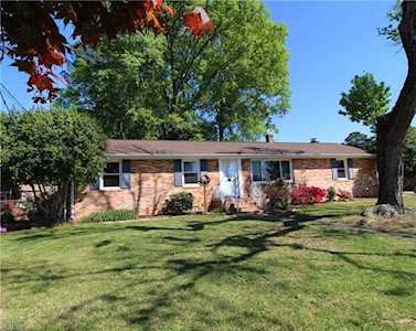 2731 W Meadow Dr Chesapeake, VA 23321