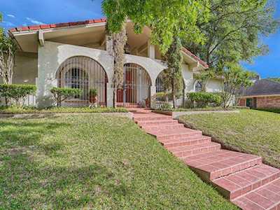 1027 Loch Lomond Drive Arlington, TX 76012