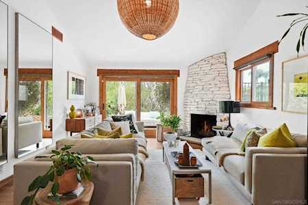 2415 Plaza Del Mar Escondido, CA 92025