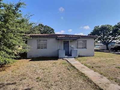 940 30th Ave N St. Petersburg, FL 33704