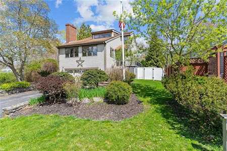 14 Wales Dr Bristol, RI 02809