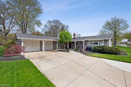 23106 Lincolnshire Dr Bay Village, OH 44140