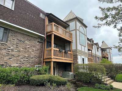 136 S La Londe Ave #1D Addison, IL 60101