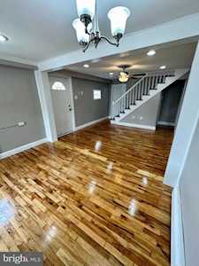 17 W Wood St Paulsboro, NJ 08066
