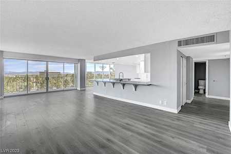 3111 Bel Air Dr #6F Las Vegas, NV 89109