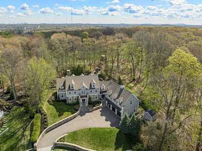 53 Maugus Hill Road Wellesley, MA 02481