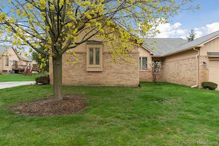 35048 White Pine Trl Farmington Hills, MI 48335
