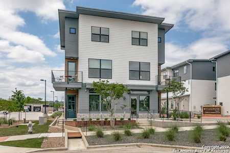 1208 N Academy Ave New Braunfels, TX 78130