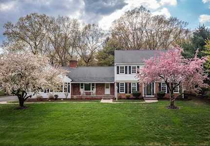 403 Pinewood Dr Longmeadow, MA 01106