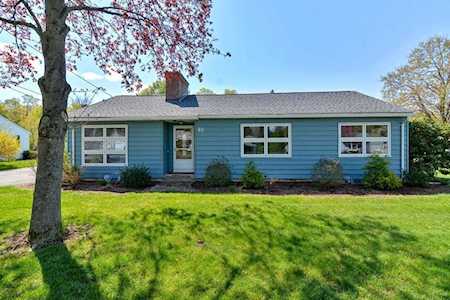 18 Bruuer Ave Wilbraham, MA 01095