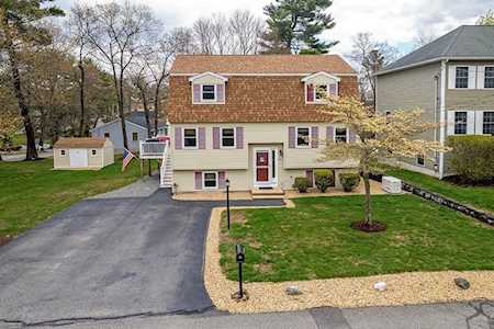 21 Swan Ln Billerica, MA 01821