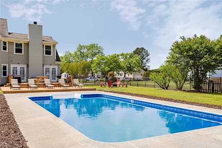 101 Kings Point Dr Suffolk, VA 23434