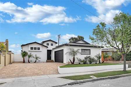 135 Surf Place Seal Beach, CA 90740