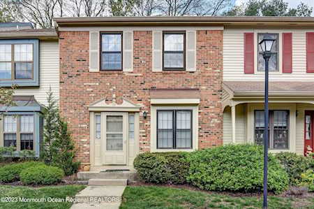 32 Balmoral Ct Aberdeen, NJ 07747