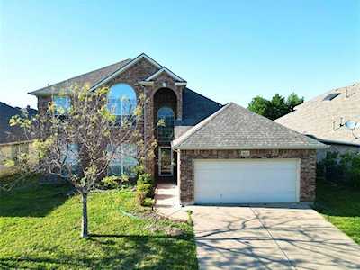 10221 Red Bluff Lane Fort Worth, TX 76177
