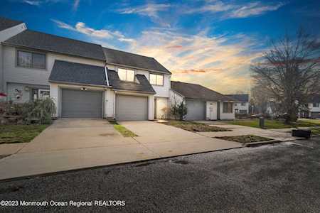 58 Lexington Circle Matawan, NJ 07747