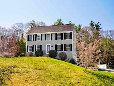 19 Compromise Ln Sandown, NH 03873