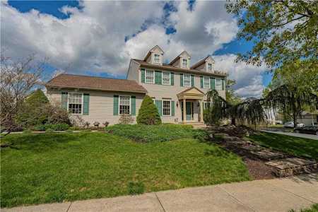 2630 Fieldview Dr Macungie, PA 18062