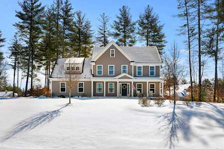 1 Horizon Dr Litchfield, NH 03052