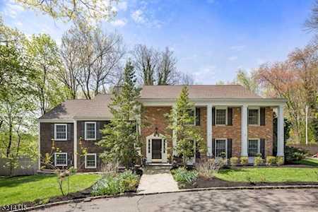 23 Holmehill Ln Roseland Boro, NJ 07068