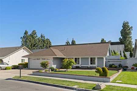6820 Via Irana Stanton, CA 90680