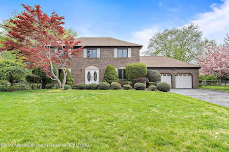 9 Green Meadow Dr Tinton Falls, NJ 07724