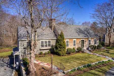 46 North Lake Dr Barrington, RI 02806