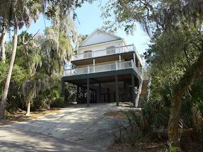 504 Hutto Ln Edisto Island, SC 29438