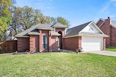 1049 Acorn Lane Burleson, TX 76028