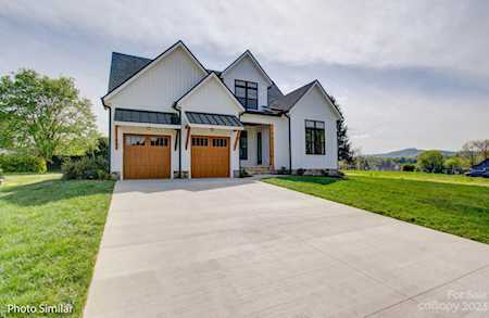 81 Mavrick Dr Mills River, NC 28759
