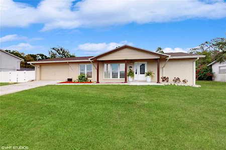 1803 Lakeview Dr Brandon, FL 33511