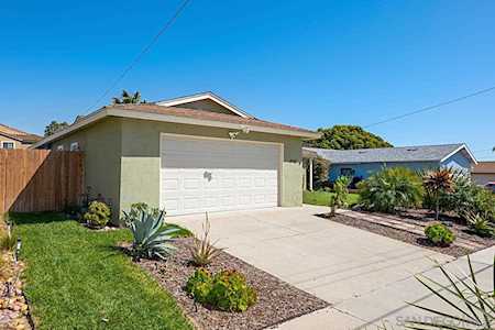 4940 Luna Dr Oceanside, CA 92057