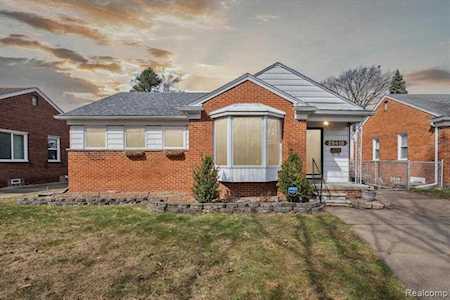 28418 N Clements Circle Livonia, MI 48150