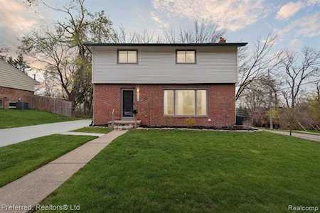 708 Byron Dr Milford Vlg, MI 48381