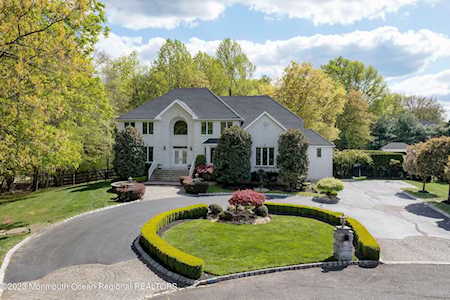 324 Sinclair Ct Morganville, NJ 07751