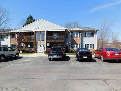 1521 Shoemaker Dr Westland, MI 48185