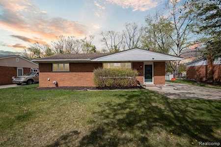 36486 Dowling St Livonia, MI 48150
