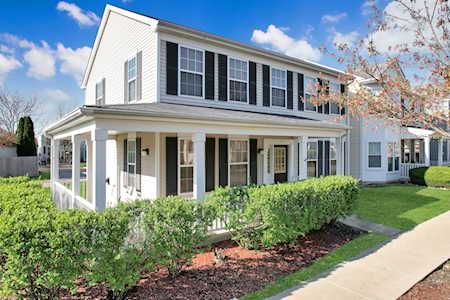1717 Maple Park Ln Aurora, IL 60504