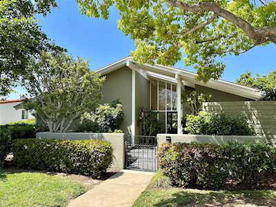 2050 Vista Cajon Newport Beach, CA 92660