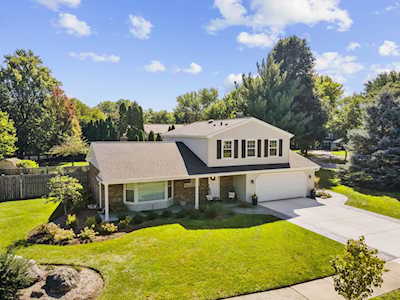 1672 Apache Dr Naperville, IL 60563