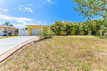961 Grovewood Dr Dunedin, FL 34698