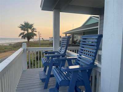 2763 Tradewind Dr Crystal Beach, TX 77650