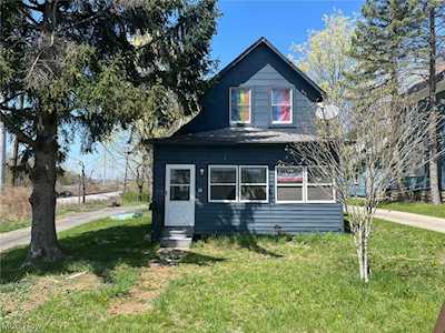 37 Magnolia Ave Bedford, OH 44146