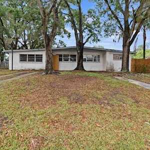 512 E Langford Dr Plant City, FL 33563