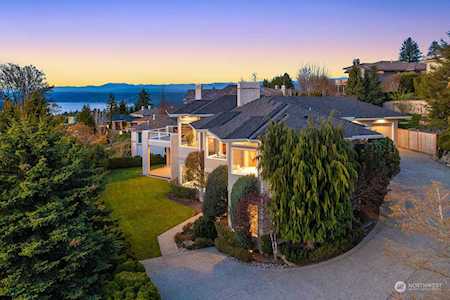 5832 167th Ave SE Bellevue, WA 98006