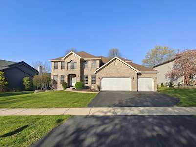 1935 Clyde Dr Naperville, IL 60565