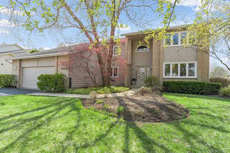 1208 Hidden Lake Dr Buffalo Grove, IL 60089
