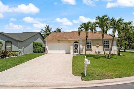 1067 Salmon Isle Green Acres, FL 33413
