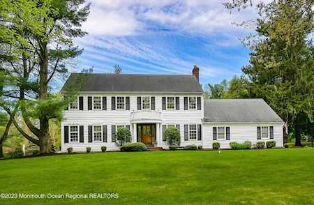 17 Carriage Hill Dr Colts Neck, NJ 07722