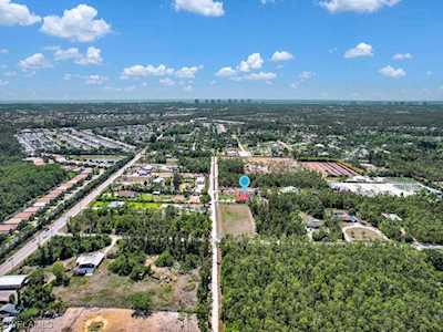 10675 Red Dragon Ln Bonita Springs, FL 34135